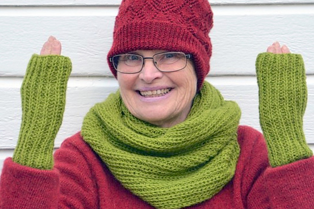 Cowl and wrist warmers