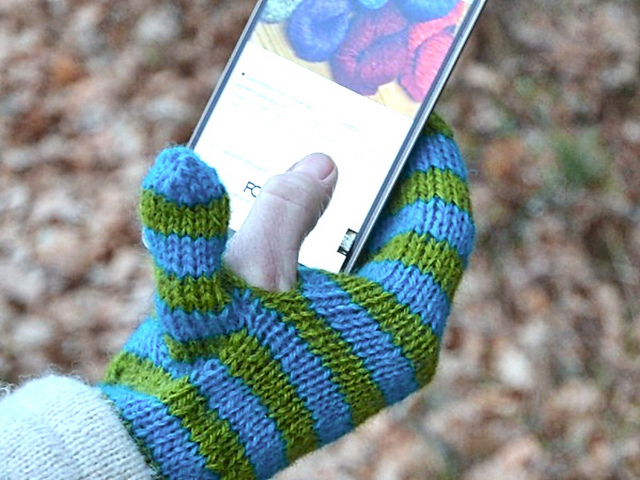 Mobile phone mitt