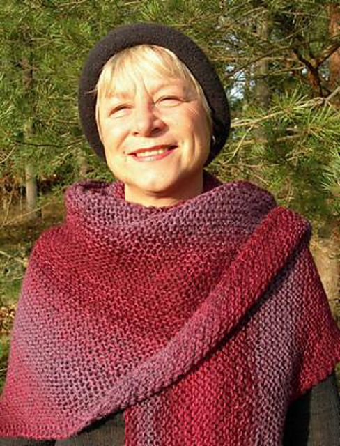 Triangular shawl with tassels