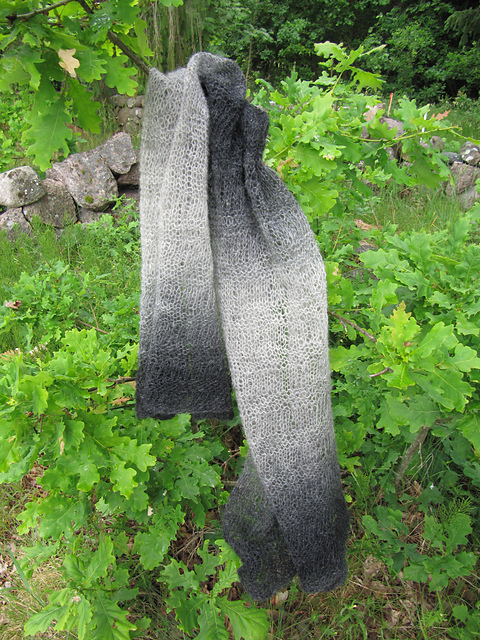 Wavy shawl in wool/Böljande schal i ull