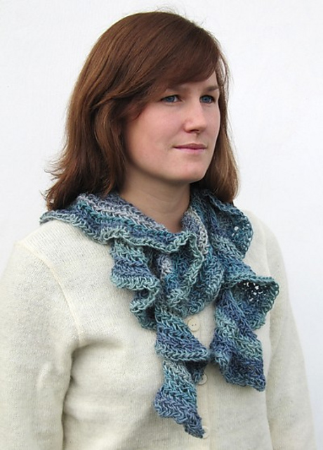 Ruffled scarf in Sunset/Volangschal i Sunset