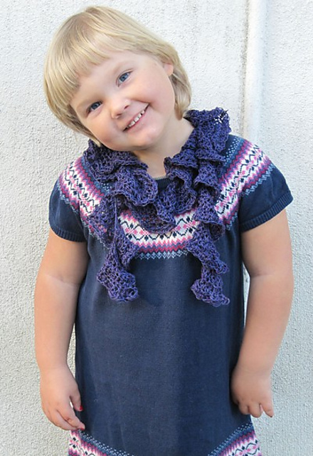 Festive ruffled scarf in Linea