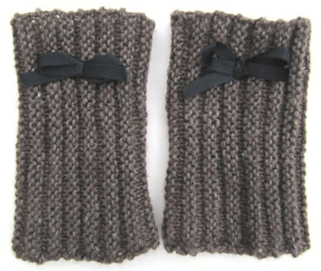 Soft, simple wristwarmers in bamyak/Mjuka enkla pulsvärmare i bamyak