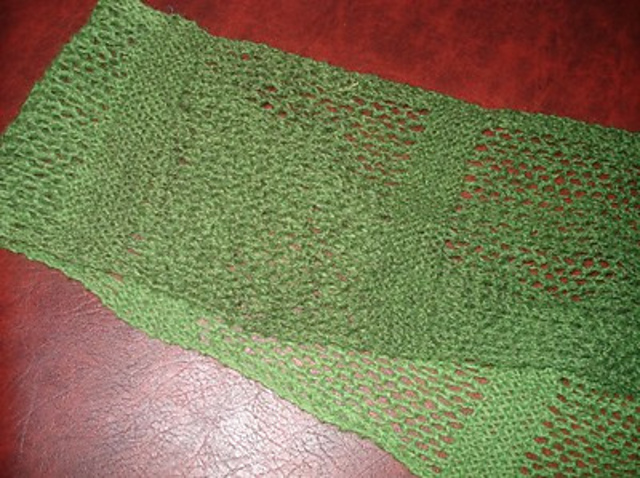 Monica's hole-y scarf/Monicas hålmönstrade schal