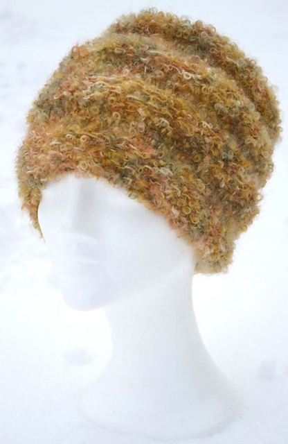 Hat in mohair bouclé/Mössa i mohair bouclé
