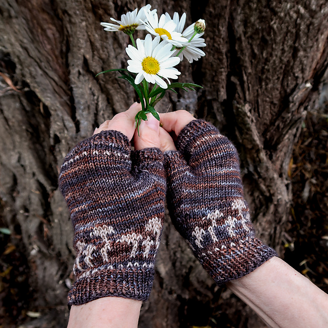 Circle of the Fae Mushroom Mitts