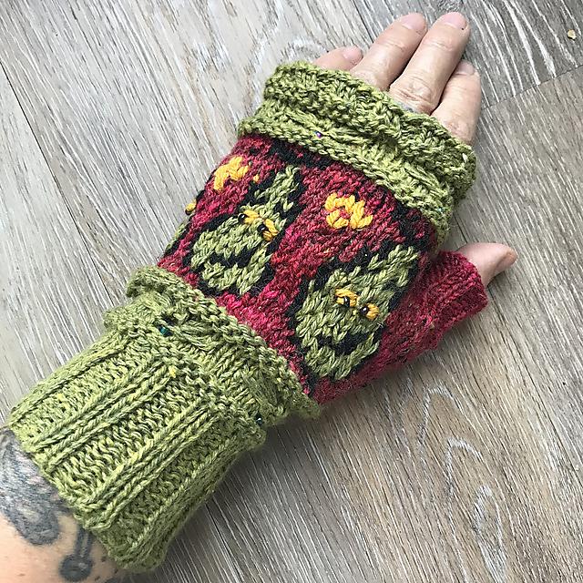 Merry Grinchmas Mitts