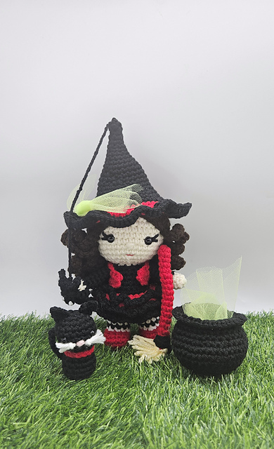 Pippa in Witch Costume