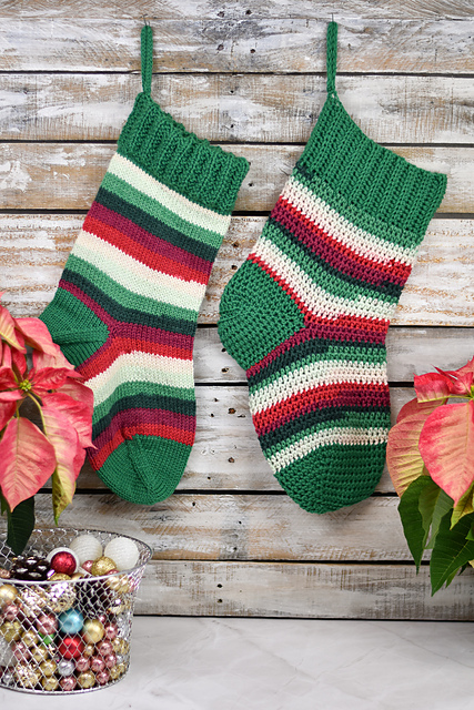 Poinsettia Stockings (knit)