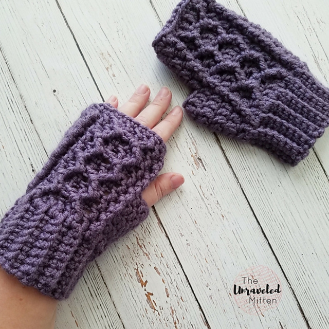 Honeycomb Cabled Fingerless Gloves