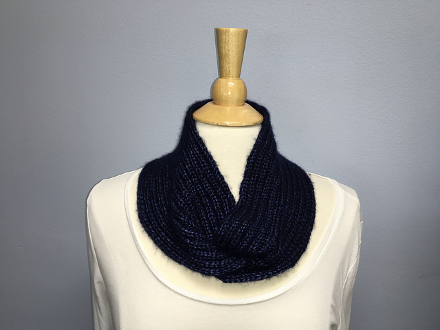 Neck Warmer with a Twist