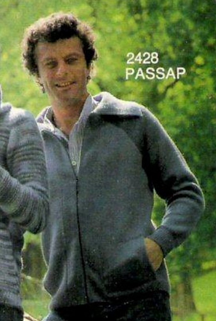 2428 Man's zip up jacket