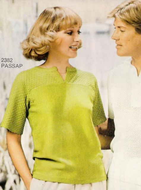 2382 Cotton blouse with kimono sleeves