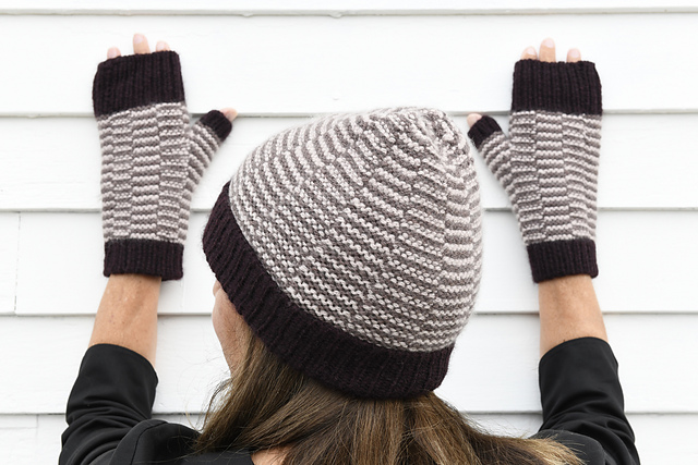 Sequences Hat and Mitts