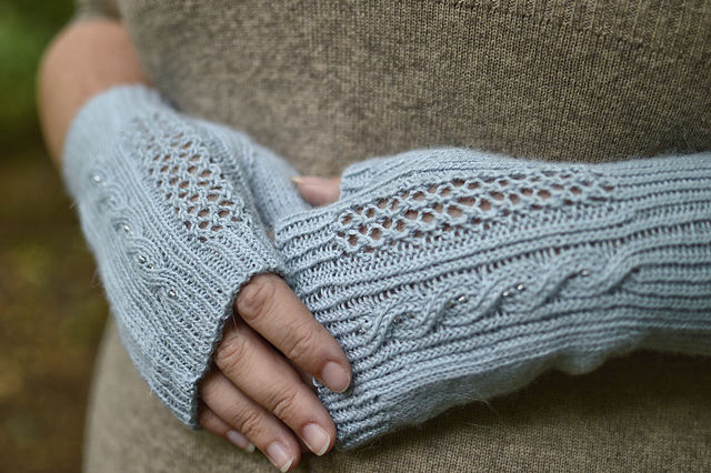 Thornfield Mitts