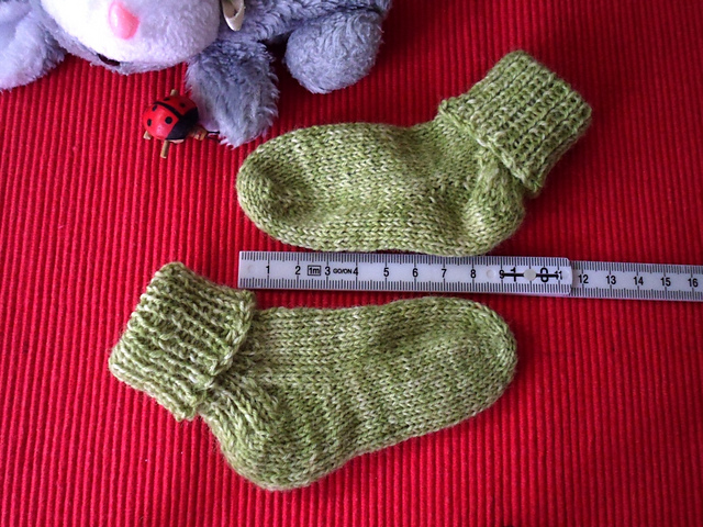 Basic-Baby-Söckchen - gestrickt wie die der "Großen"