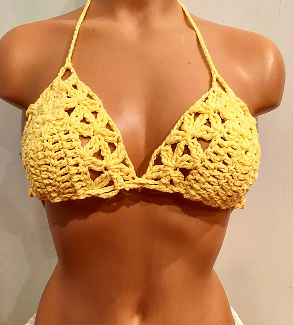 Bikini top with flowers