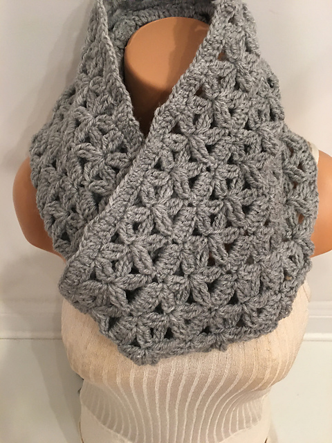 Infinity scarf with flowers