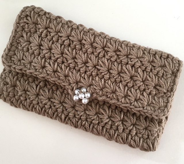 Star stitch clutch