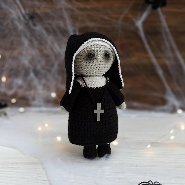 Valak- Demon Nun, Halloween Doll