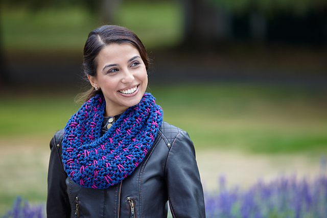 Ravelry: Harbin Cowl pattern by Sara Delaney