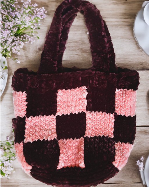 Ravelry: Checkered Market Bag pattern by Vanessa Williams