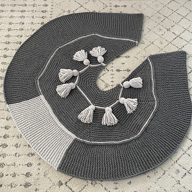 Festive Tassels Tree Skirt