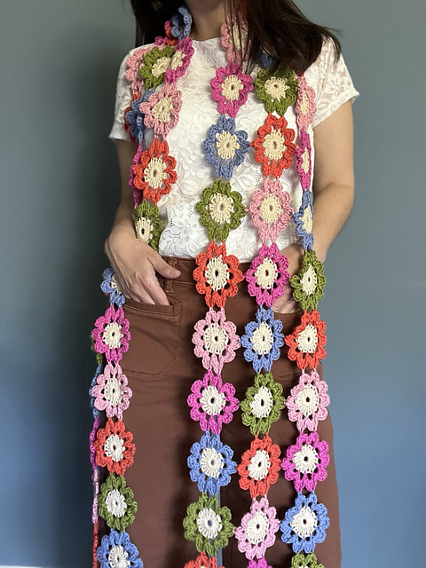 Ravelry: Flower Power Scarf pattern by Vanessa Coscarelli Black