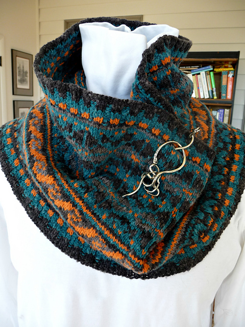 Adalour Cowl