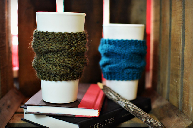 "The Whale" Seamless Coffee Cozy Zarf