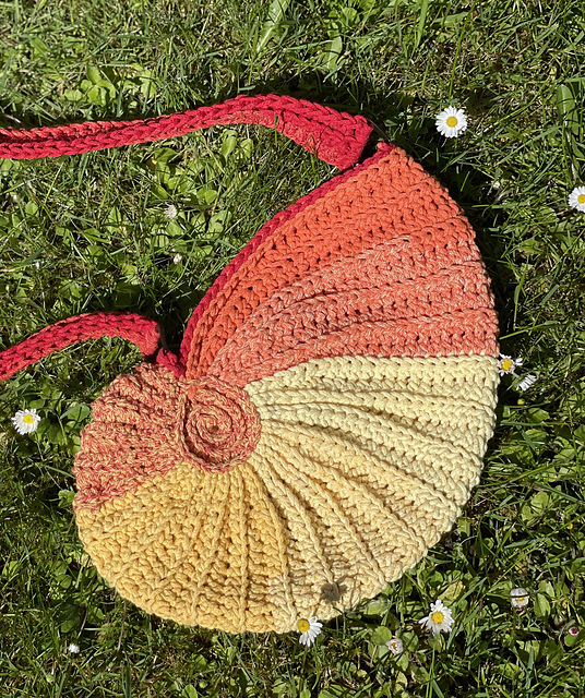 Tasche im Muschel-Look