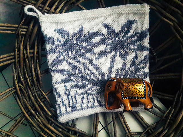Kitchen potholder with flowers