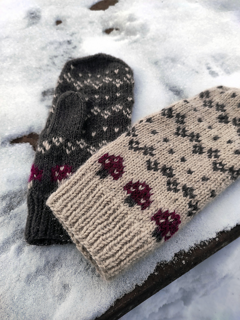 Mini Mushroom mittens