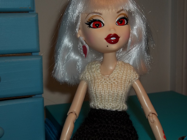 Bratz #144 Pink Top and Black Skirt