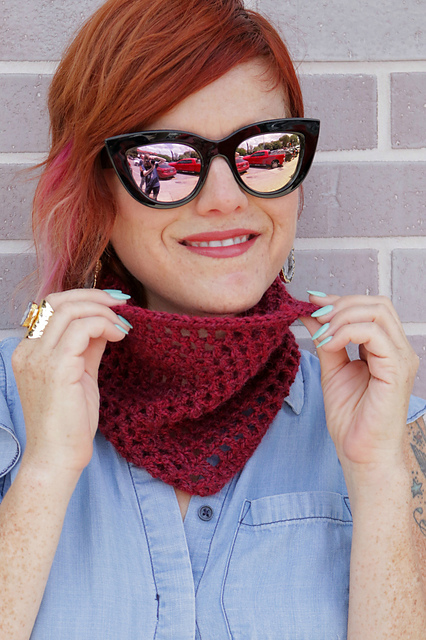 Cross-Season Mesh Cowl