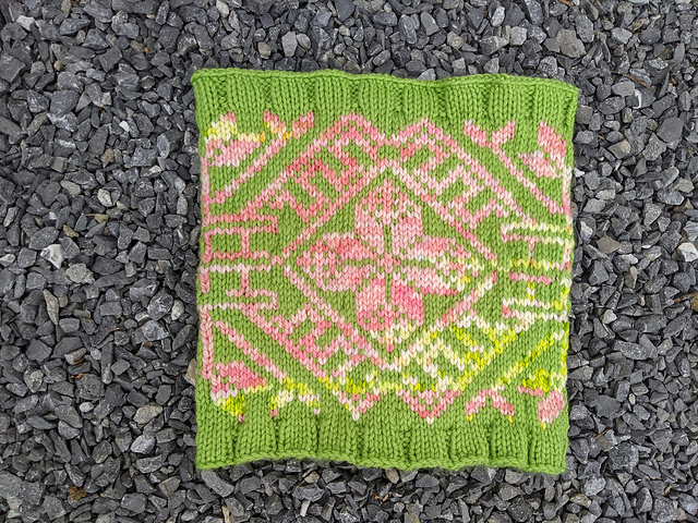 Ymbren Cowl