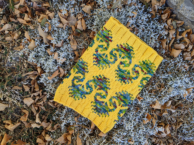 Thrisele Cowl
