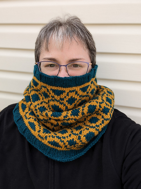 Hlenca Cowl