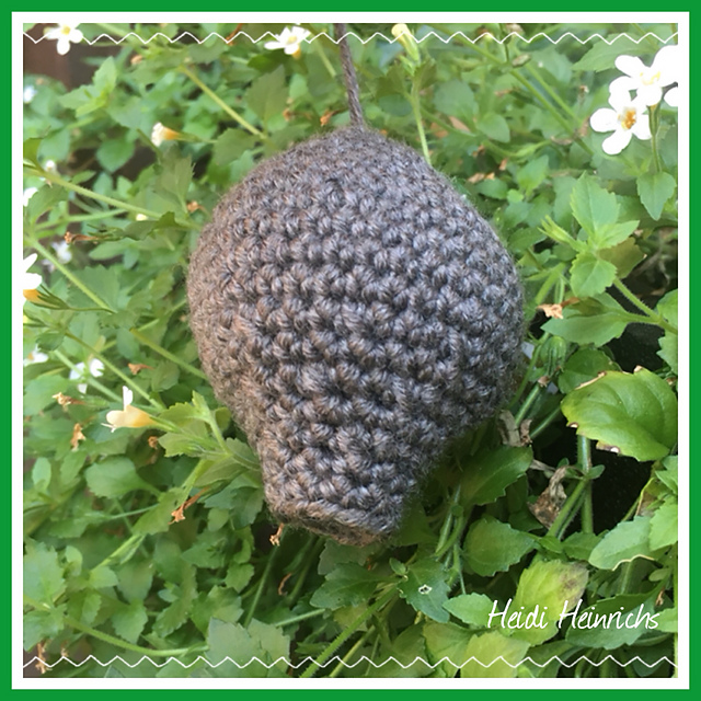 Valeampiaispesä - Fake Hornets' nest