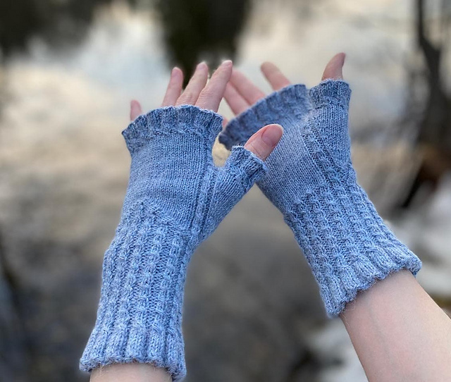 Sumu Fingerless Mittens