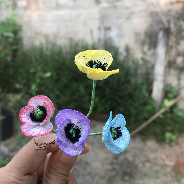 Miniature crochet Poppy