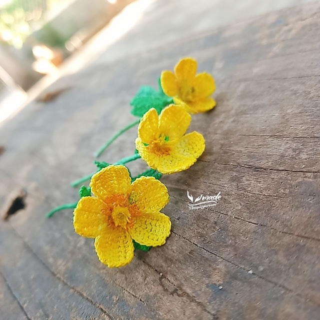 Mini Buttercup brooch