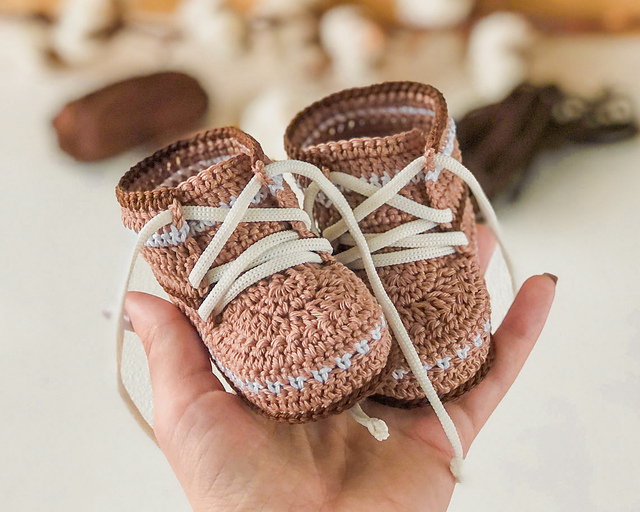 Baby Shoes Two Stripes Booties
