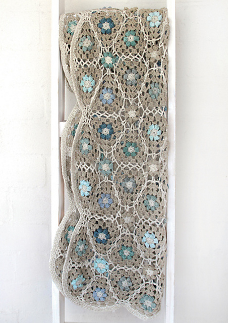 P37-Rustic Lily Throw