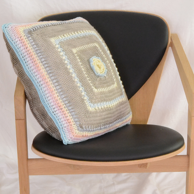 P88 Prince Rose Cushion