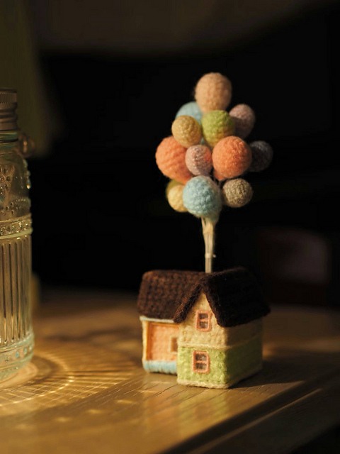 Balloon Flying House Crochet