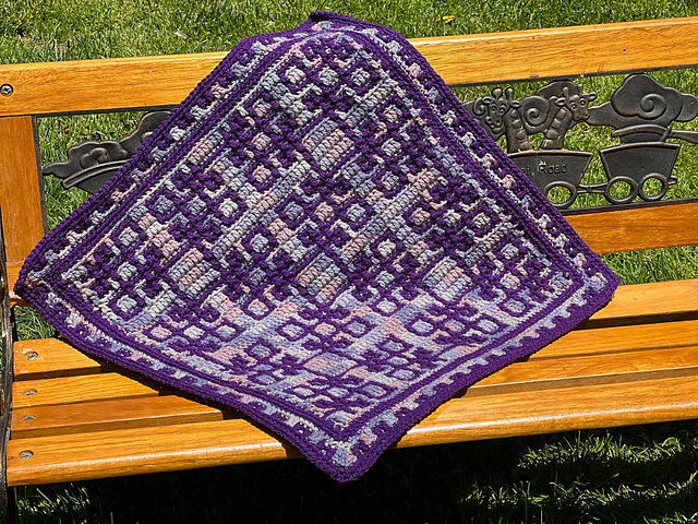 ARIADNE'S THREAD Blanket