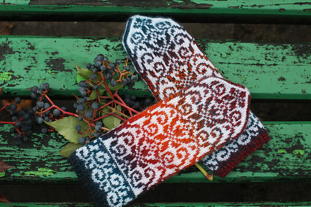 Filigree Mittens