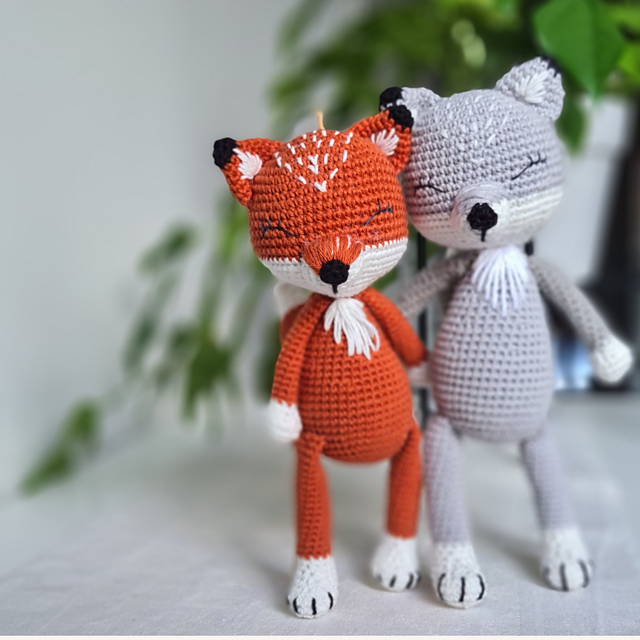 Ravelry: Lillasyster räv och varg pattern by Lizette By