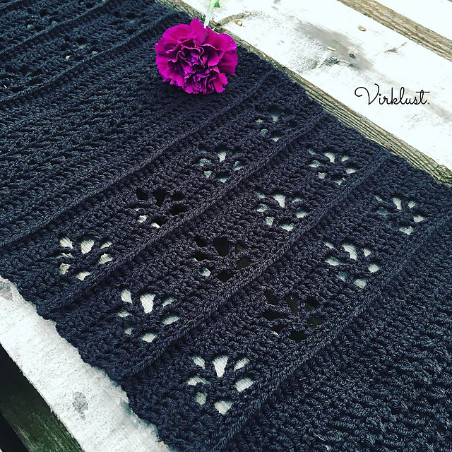 Petals scarf